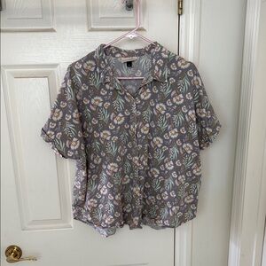 Universal Thread Gray Floral Button Down Shirt
